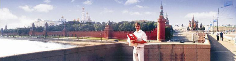 laowai guleyan presents the big red book on the streets of Moscow to the IOC